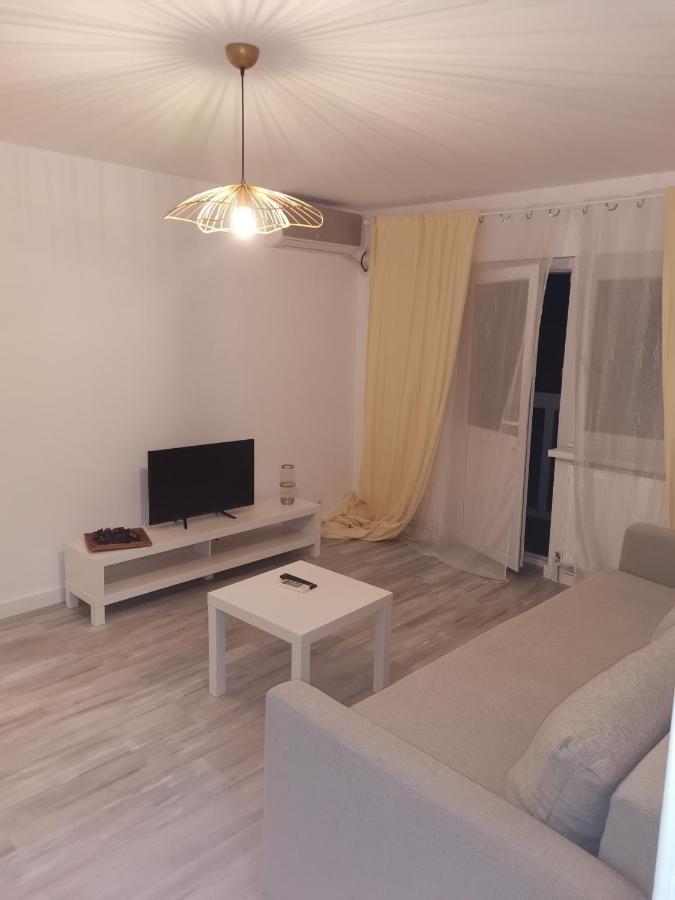 Bloom Box Apartments Craiova Bagian luar foto