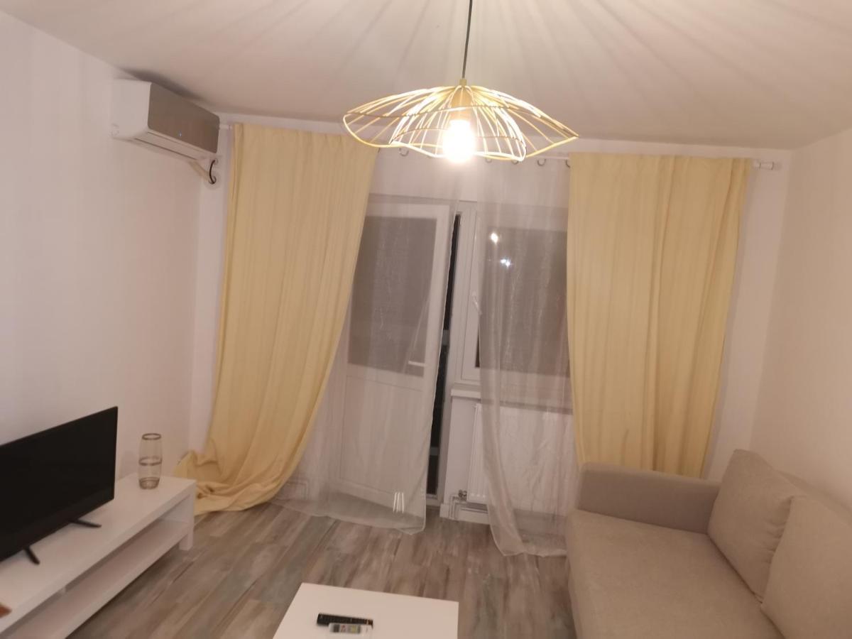 Bloom Box Apartments Craiova Bagian luar foto