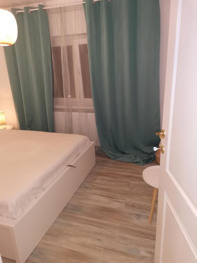 Bloom Box Apartments Craiova Bagian luar foto