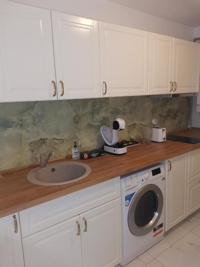 Bloom Box Apartments Craiova Bagian luar foto
