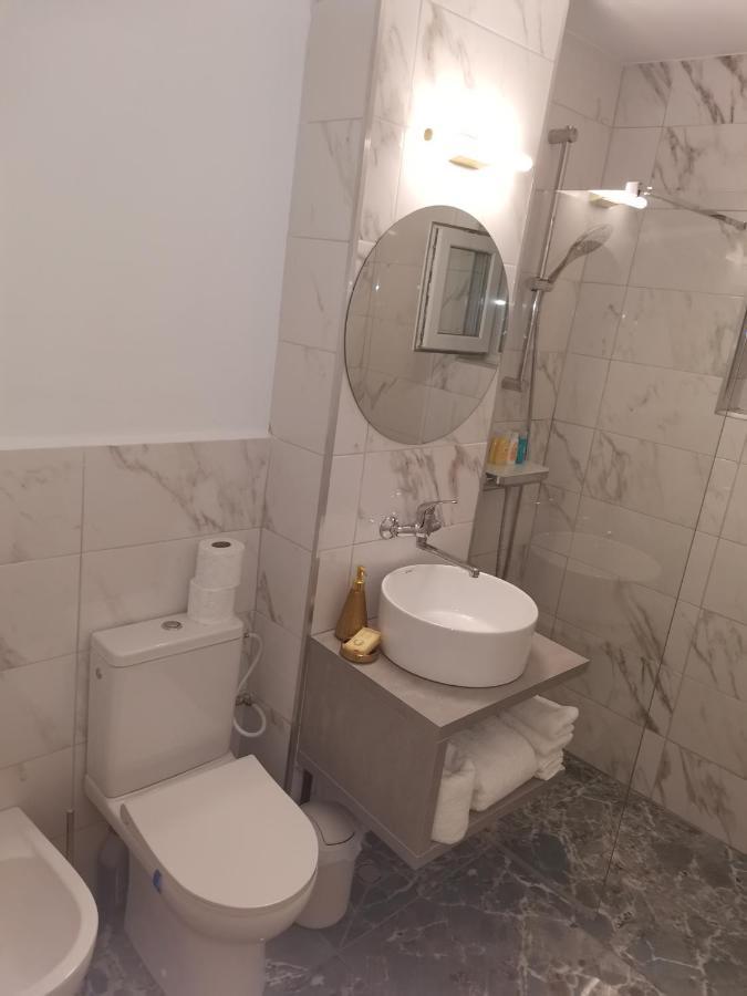 Bloom Box Apartments Craiova Bagian luar foto