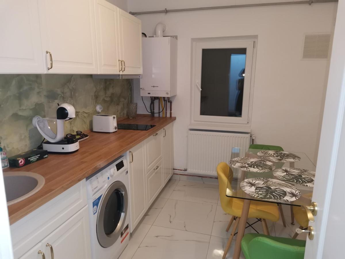 Bloom Box Apartments Craiova Bagian luar foto