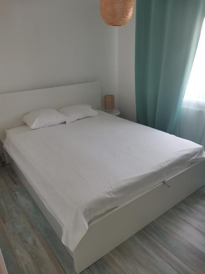 Bloom Box Apartments Craiova Bagian luar foto